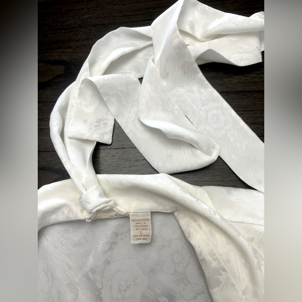 Ivory Robe Size Large - Picture 6 of 7